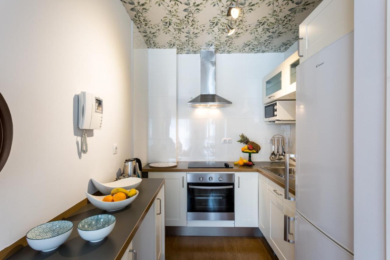 Apartamentos Rg Alameda De Hercules Севилья Экстерьер фото